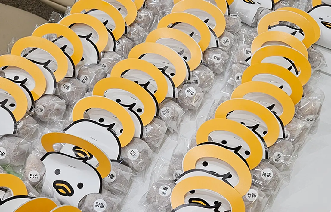 Rows of wrapped ANGHODU cakes prepared for a group order